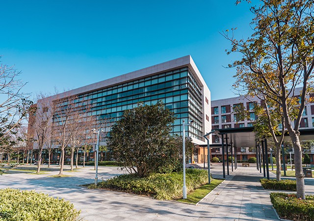 耀华国际教育学校上海临港校区
