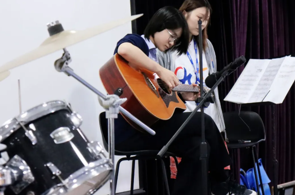 上海耀华古北校区奖学金颁发:一份荣誉,见证学子成长高光(图10)